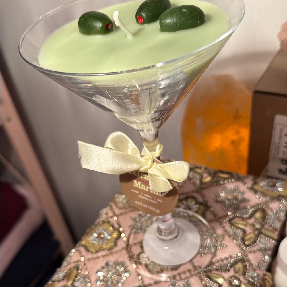 NWT Extra Dirty Martini Candle in glass. Scented Almond, Mimosa & Musk 4.23 oz